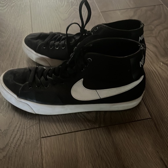 Women’s size 8.5. Worn lightly and in nice shape! - Picture 4 of 4